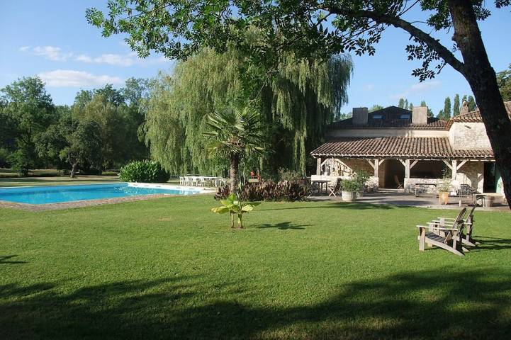 Location de vacances pour 5 personnes, avec jacuzzi et jardin à Villeréal