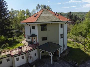 Cottage pour 8 personnes, avec jardin et vue dans Câmpina