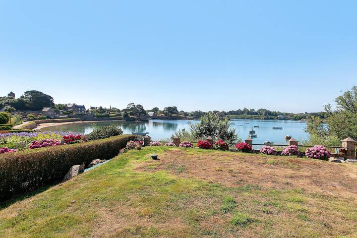 Maison de vacances 'Bréhat Bord de Mer - Villa San Denn' avec jardin privé et Wi-Fi in Île-de-Bréhat, Côte de Goëlo