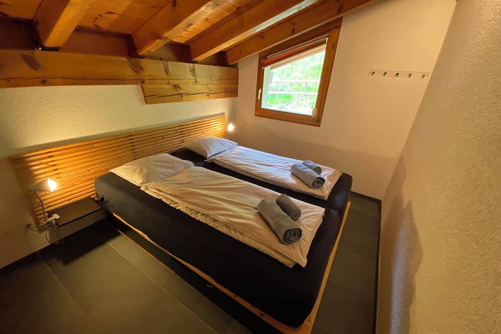 Ganze Wohnung, 2.5 Zi Dachwohnung in Falera mit traumhafter Aussicht, zusätzliche Schlafgalerie in Falera, Flims Laax Falera