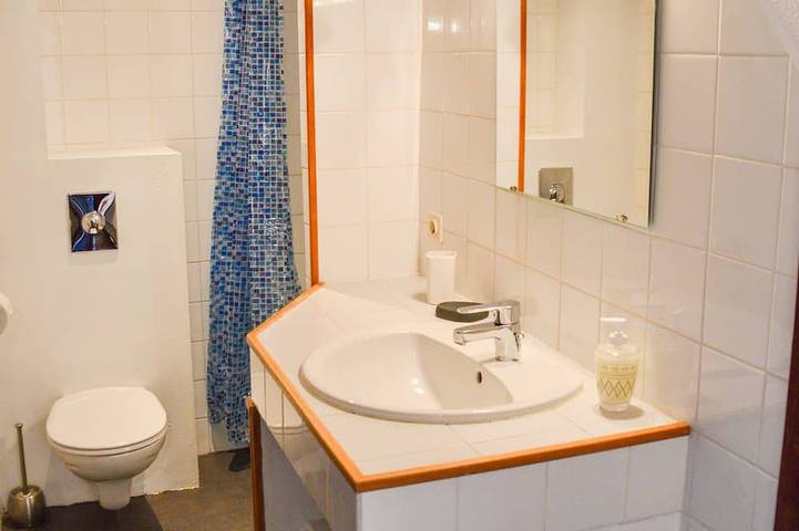 Gîte pour 3 personnes, avec jardin ainsi que terrasse et piscine, animaux acceptés à Cruis - 3