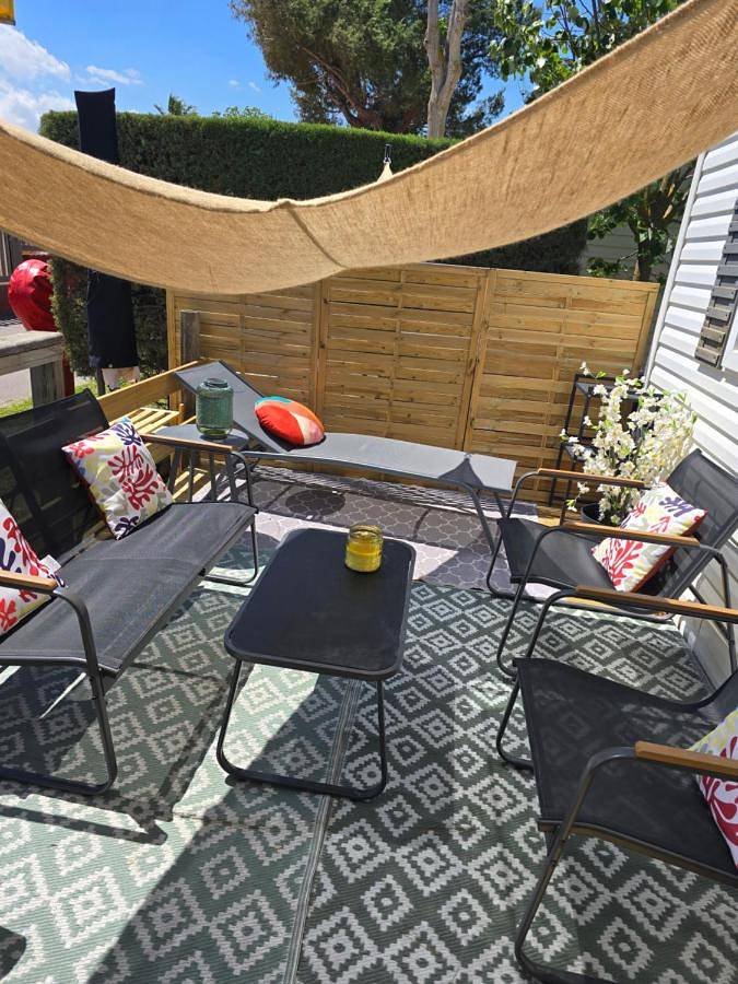 Camping voor 6 personen, with terras and zwembad as well as whirlpool in Canet-en-Roussillon