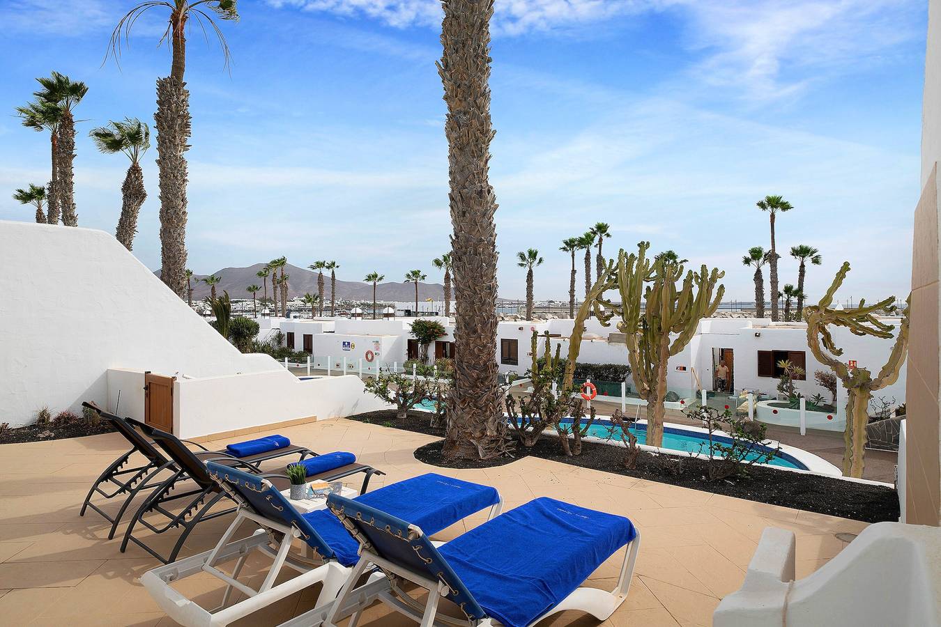 Ganze Wohnung, Ferienwohnung 'Puerto Chico H' mit Gemeinschaftspool, privater Terrasse und Wlan in Playa Blanca, Yaiza