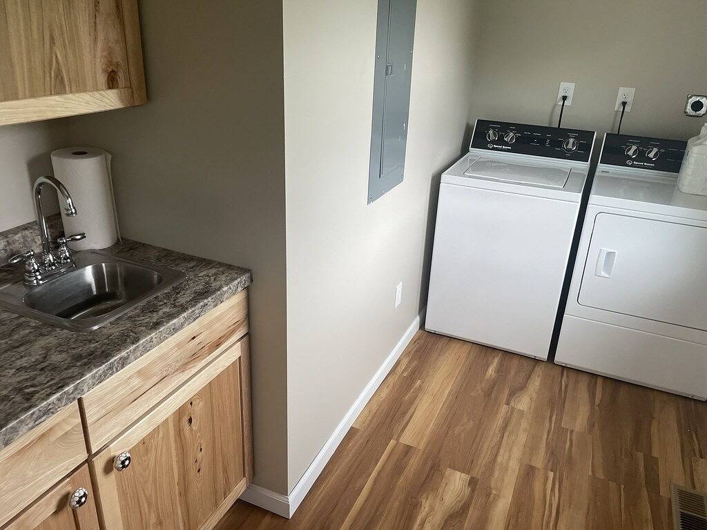 3 Bed Lake House with Balconies and Hot Tub in Chisago County