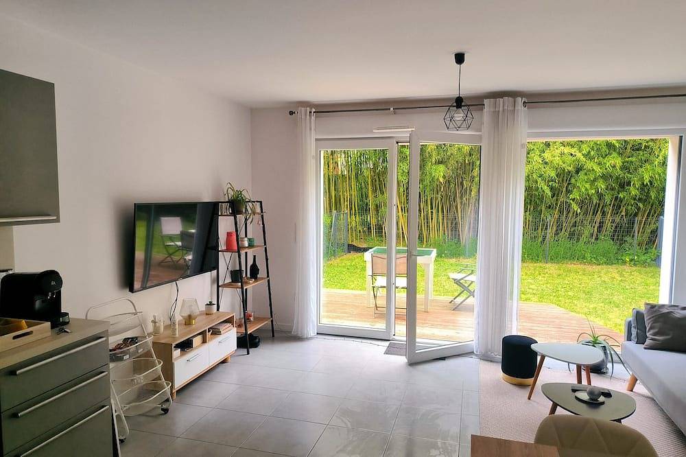Entire apartment, Superb ground floor apartment with garden in quiet residence in Villenave-d'Ornon, Bordeaux region