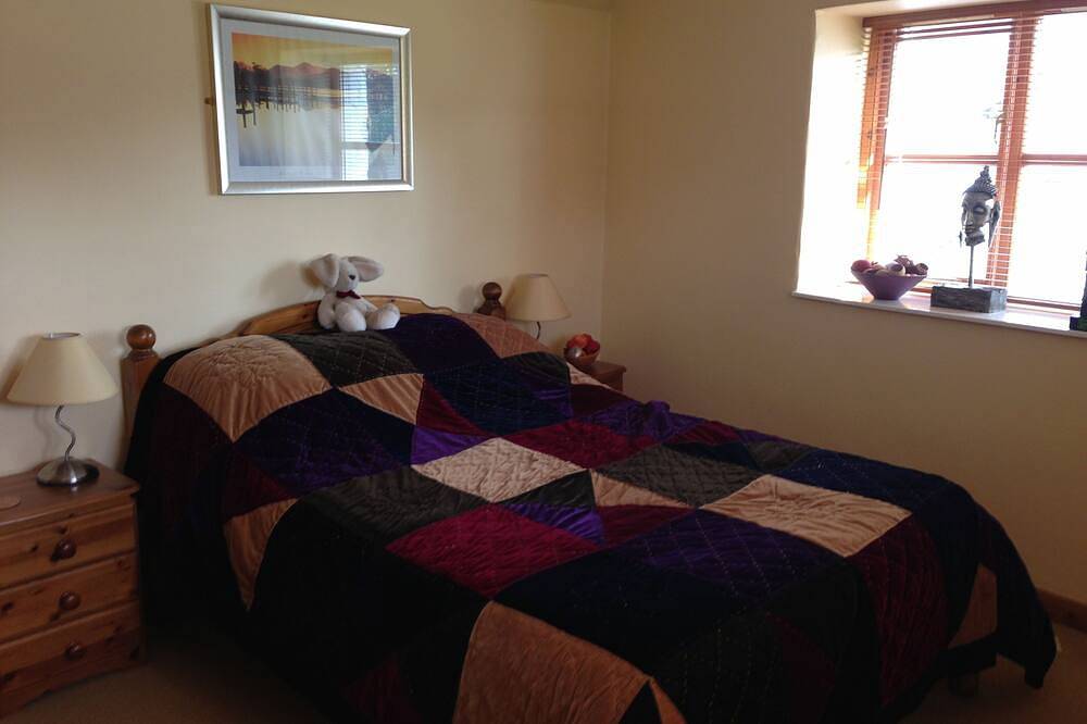 Cosy Courtyard Cottage ideal location for exploring North Devon area in Braunton, Devon