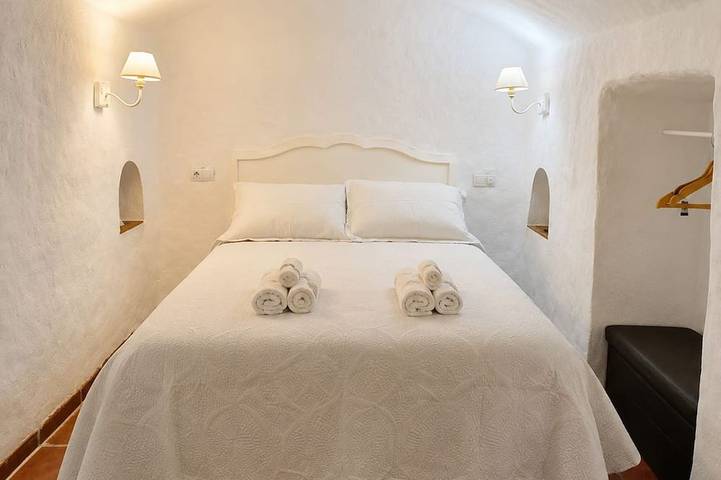 Stunning 2‑Bedroom Cave House with Spectacular Views in Guadix, Geoparque de Granada