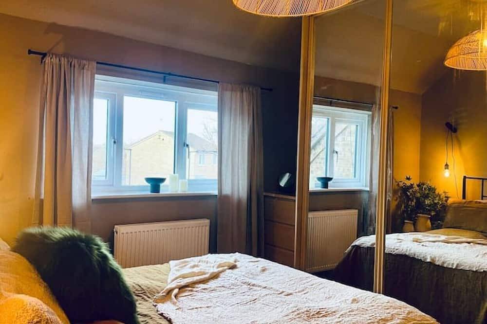 Unique house, stylish decor, with garden. in Oadby and Wigston, Heart of England
