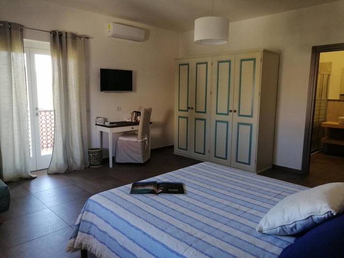 Chambre d’hôte pour 4 personnes, avec terrasse ainsi que jardin et vue dans Olbia - 2