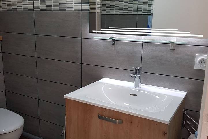 Appartement entier, Studio grand standing avec terrasse à 2 pas du centre ville. in Le Puy-en-Velay, Haute-Loire