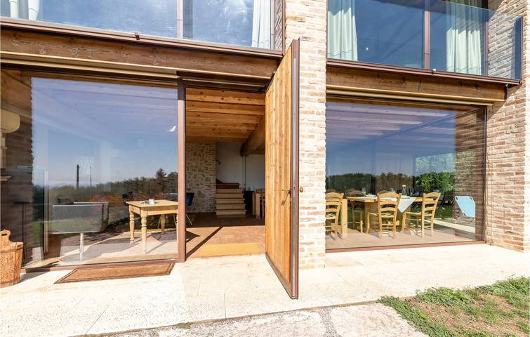 Spazioso rifugio: AC, Parcheggio, Terrazza, Cucina e Internet in Volpago del Montello, Provincia di Treviso
