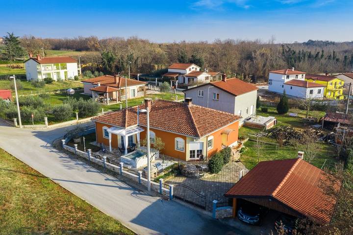 Appartement entier, Appartement de vacances pour 4 personnes avec balcon/terrasse in Zambratija, Région d'Umag