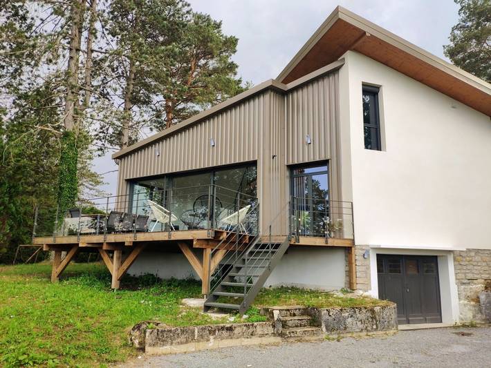 Gîte pour 6 personnes, avec terrasse ainsi que vue sur le lac et jardin dans le Jura - 3