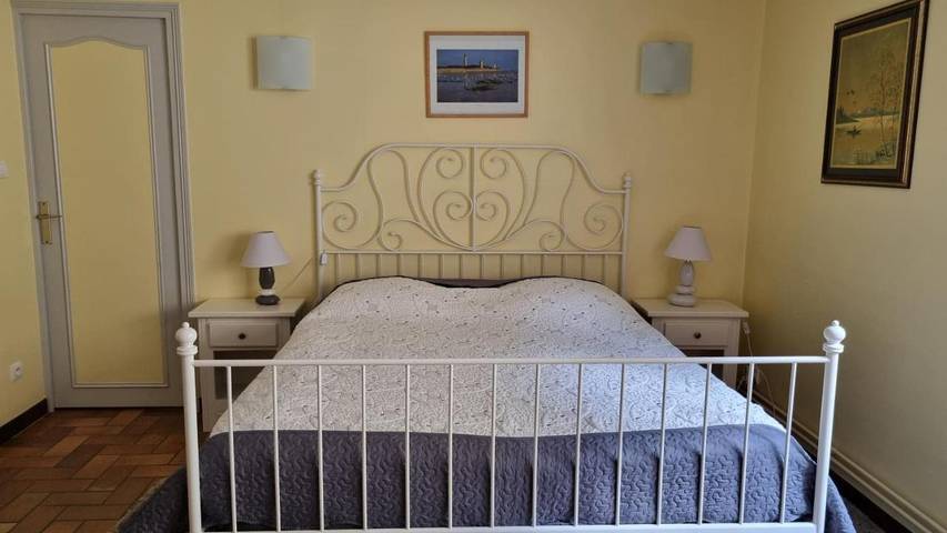 Gîte pour 5 personnes, avec jardin dans Norges-la-Ville