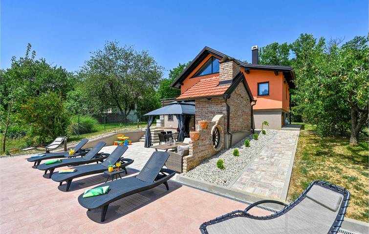 Ferienhaus für 5 Personen, mit Ausblick und Pool sowie Garten, mit Haustier