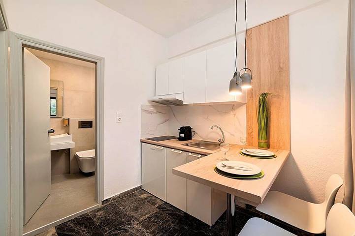 Ganze Wohnung, Welcome Apts laid just 1600m away from the longest sandy beach of northern Crete and the touristic Georgioupolis Town, offering great views to the Cretan Sea and the White Mountains.  Welcome Apts is ideal for couples, families, a group of families or a g in Georgioupoli, Chania und Umgebung