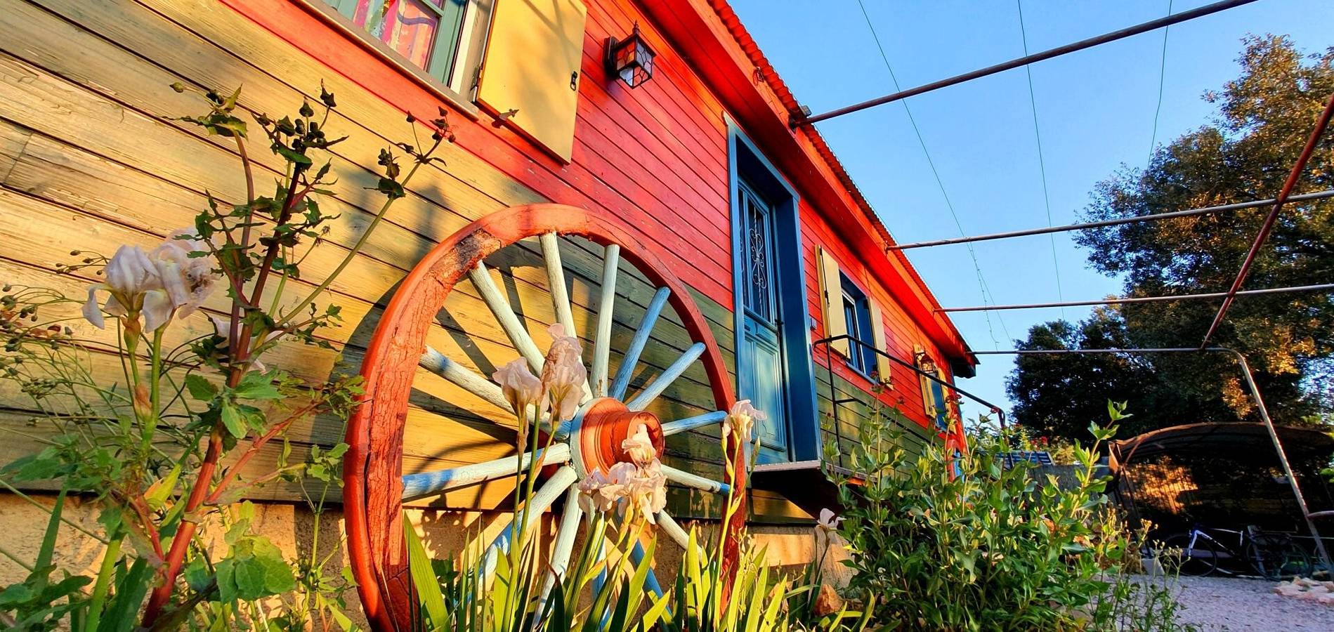 Encanto y confort en la naturaleza, toque bohemio con piscina y vistas espectaculares in Aniane, Región de Lodève