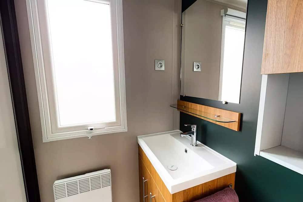 Mobil home Essentiel 2 ch Basic sans clim 4 personnes in Pont-Aven, Région de Quimper