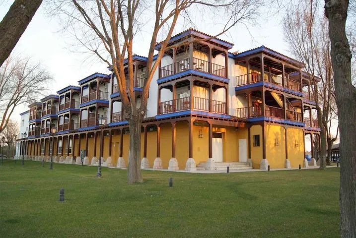 Hotel para 2 personas, con piscina además de jardín y vistas - 1
