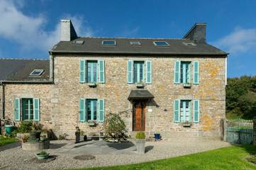 Gîte pour 3 personnes, avec jardin et terrasse à Kerien