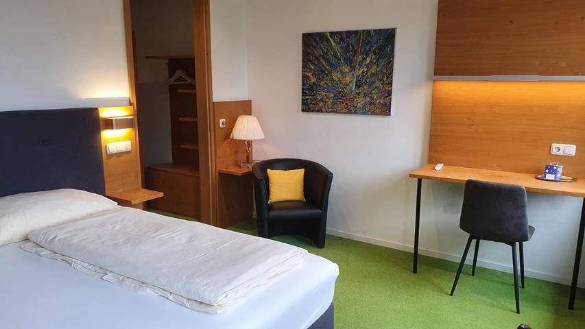 Ferienwohnung für 2 Personen, mit Terrasse und Garten sowie Ausblick in Seewalchen am Attersee - 3