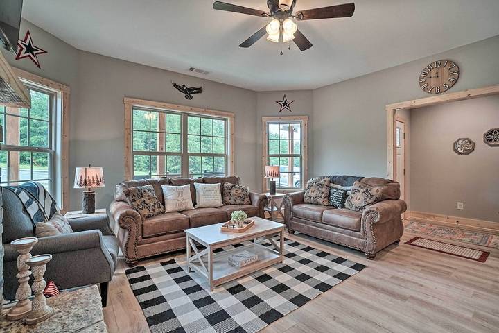 Vacation rental for 7 people, with pool and hot tub in Helen