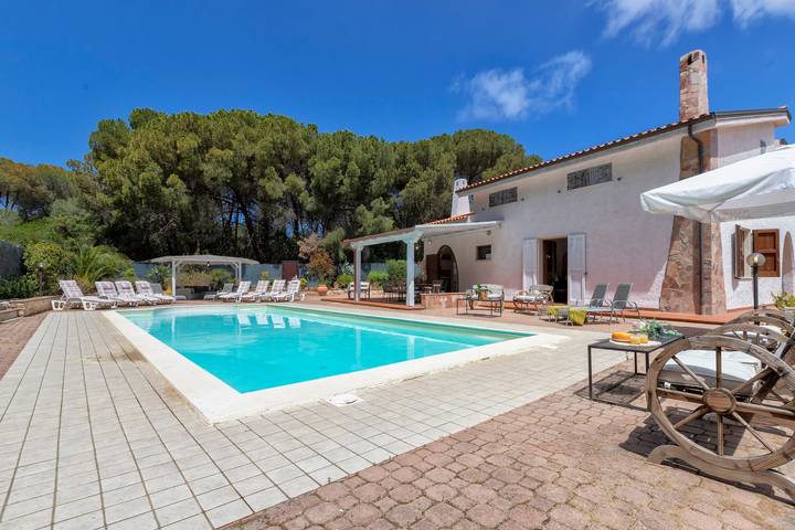 Location de vacances pour 11 personnes, avec jardin et bassin pour enfant à Sorso