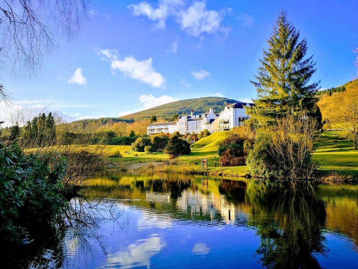 Resort for 10 people with hot tub in Stirling region
