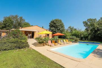 Location de vacances pour 6 personnes, avec jardin à Valbonne