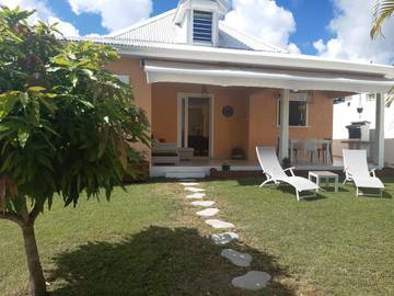 Cottage pour 9 personnes, avec terrasse et jardin à Petit-Canal
