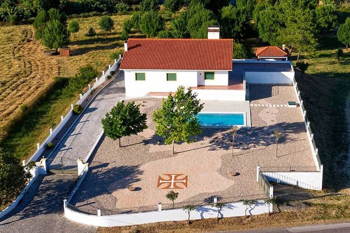 Casa de campo para 12 pessoas, com animais de estimação em Tomar