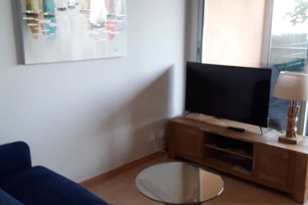 Appartement entier, Bel Appartement  à Santa Lina, vue mer, et à 100 mètres de la plage de Marinella in Ajaccio, Golfe D'Ajaccio