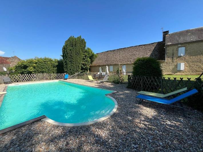 Location de vacances pour 10 personnes, avec Balcon et Terrasse ainsi que Jardin et Piscine à Marcillac-Saint-Quentin - 4