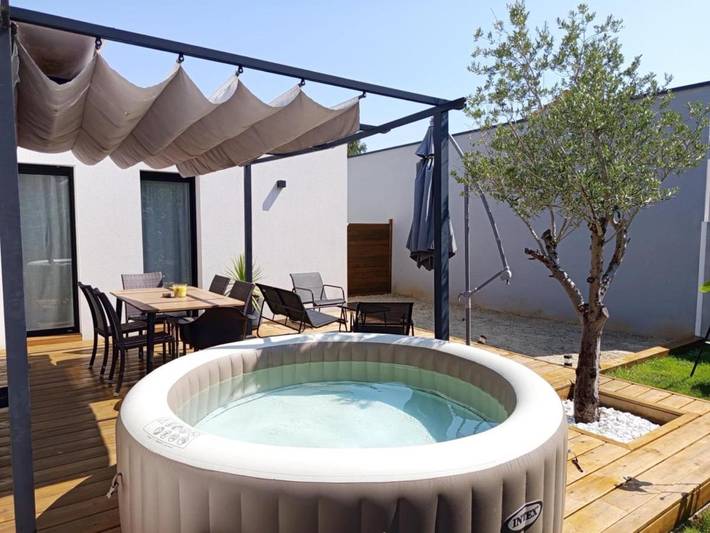 Location de vacances pour 6 personnes, avec jacuzzi ainsi que terrasse et jardin à Bouguenais - 2