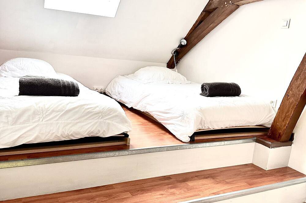 Gite Les Bambous - 8 personnes - 3 chambres - 2 Sdb - Piscine intérieure in Arques, Région de Saint-Omer