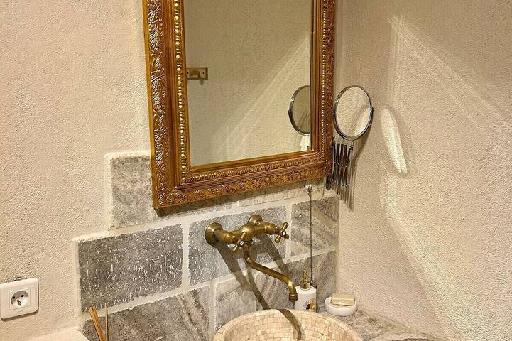 Gîte pour 2 personnes, avec Jacuzzi ainsi que Terrasse et Jardin à Lurs - 3