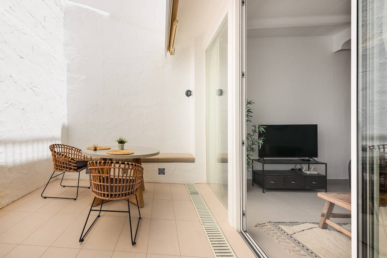 Appartement entier, Appartement 'Vivienda Casares' avec Wi-Fi et climatisation in Estepona Old Town, Estepona