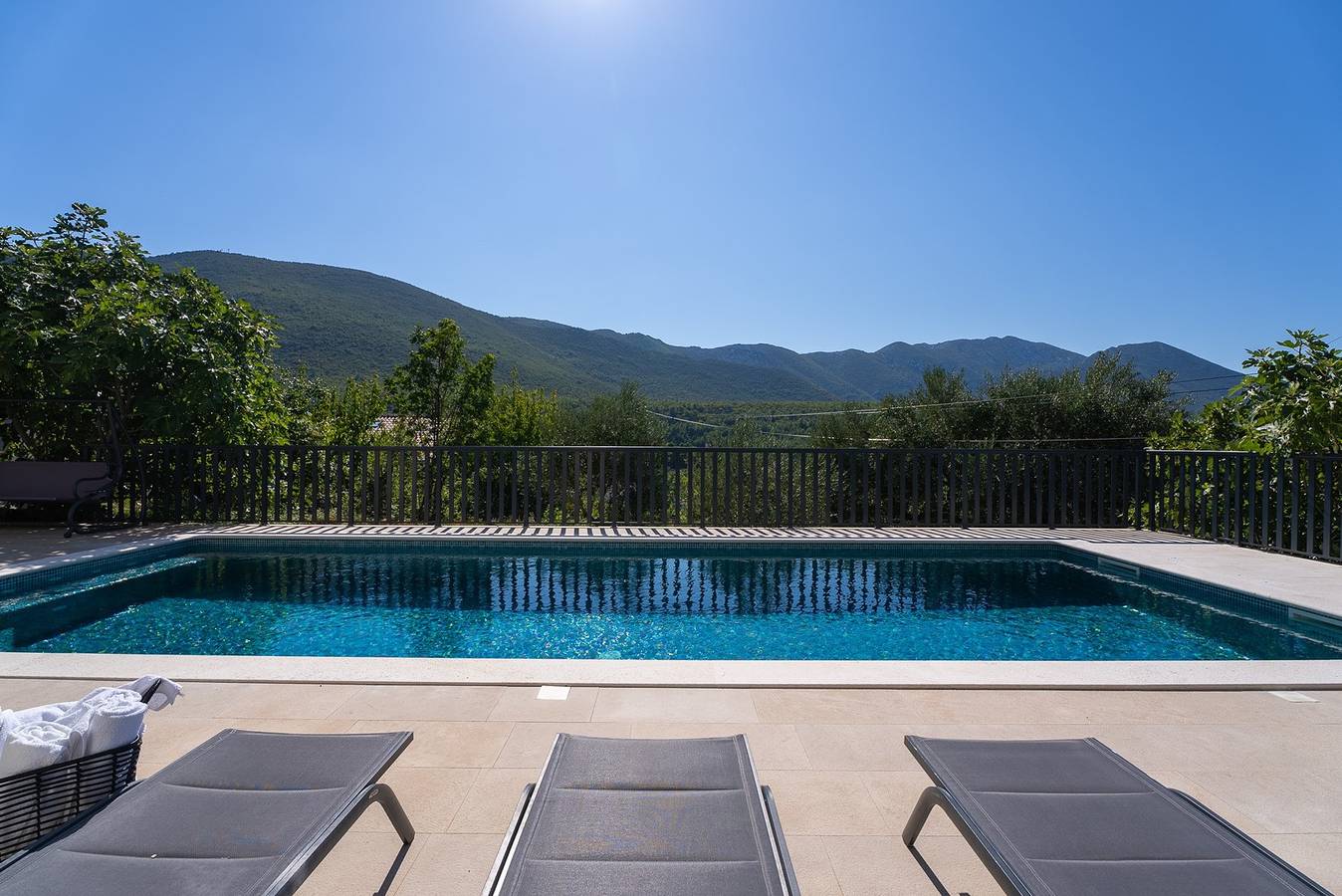  5-bedroom Villa Giro with heated swimming pool in Slime, Dalmatinisches Zagora