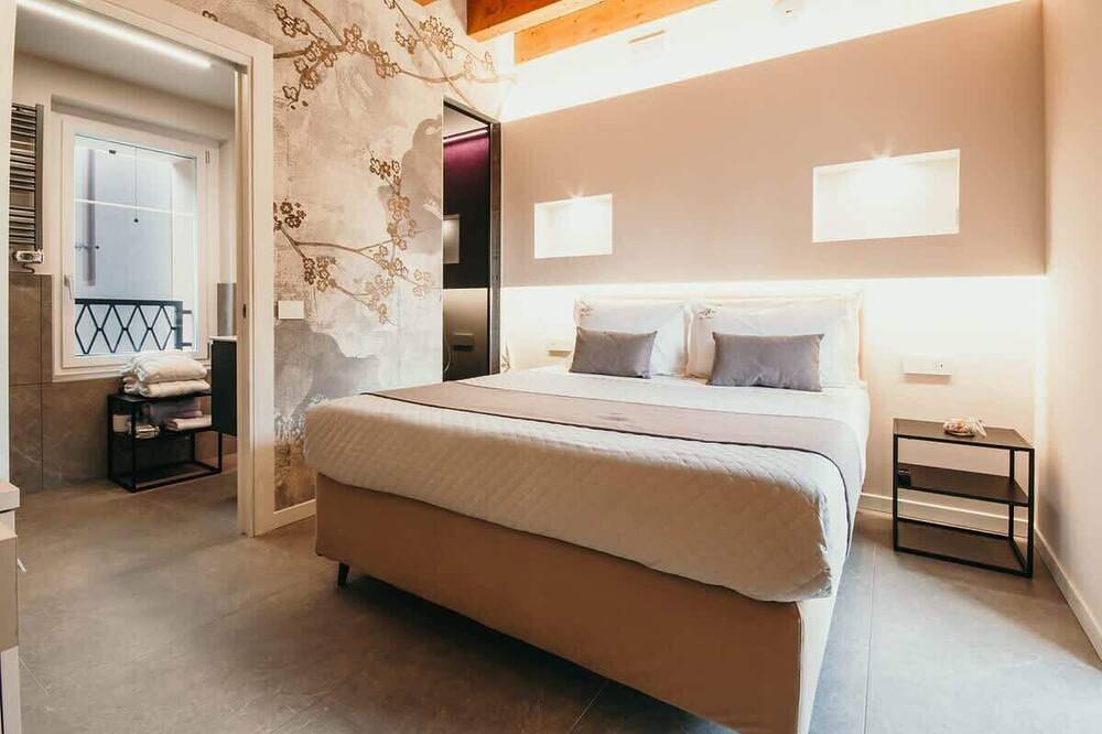 Ganze Wohnung, Orient Suite in Gio&Leo Guesthouse - Lakeside L&B in Lesa, Lago Maggiore (Piemont)