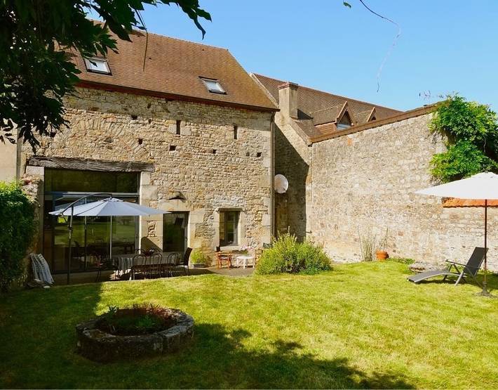 Gîte pour 8 personnes, avec terrasse et jardin en Bourgogne