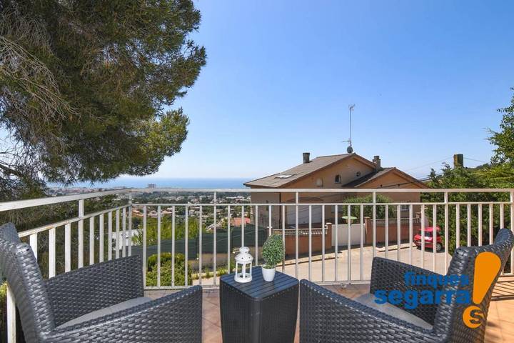 Casa rural para 8 personas, con Terraza y Jardín además de Piscina y Vistas en Vendrell - 3