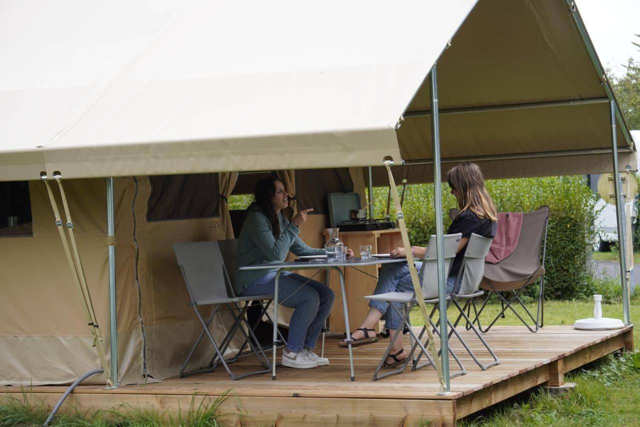 Camping Onlycamp Sous les Pommiers in Trévières, Région de Bayeux