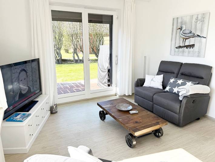 Ganze Wohnung, Helle 3-Zimmer-Ferienwohnung für bis zu 3 Personen in zentraler Lage in Wenningstedt, Sylt