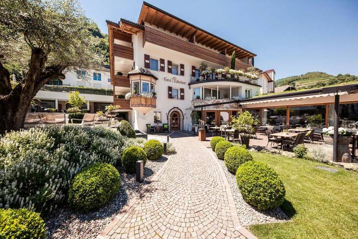 Hotel für 4 Personen, mit Balkon und Terrasse sowie Garten und Pool in Nals