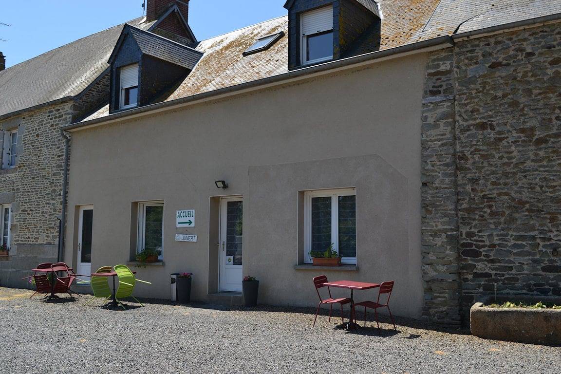 Chambres d'hôtes Farcy "La P'tite Transhumance" - Chambre Pivoine in Ardevon, Pontorson