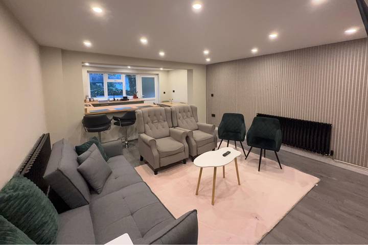 5 Bed Home - Contractors & Professionals - Wifi in Luton, Chiltern Hills