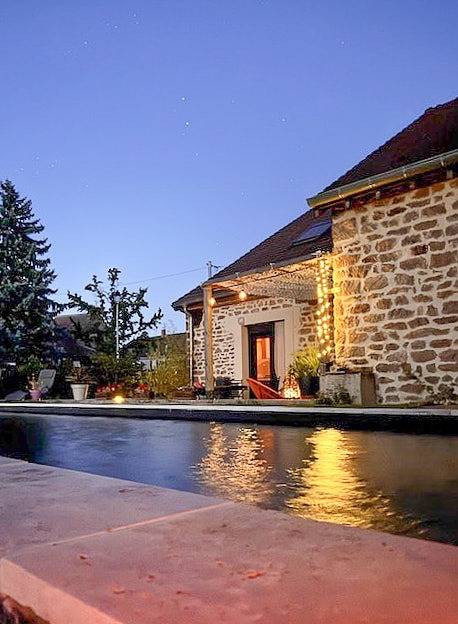 Ferienhaus mit Naturpool in Burgund in Saint-Pierre-de-Varennes, Autun und Umgebung
