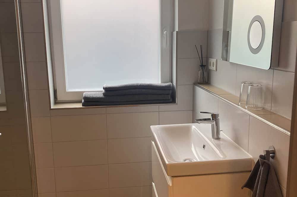 Ganze Wohnung, Modernes Apartment in ruhiger Gegend in Burgbernheim, Romantische Straße
