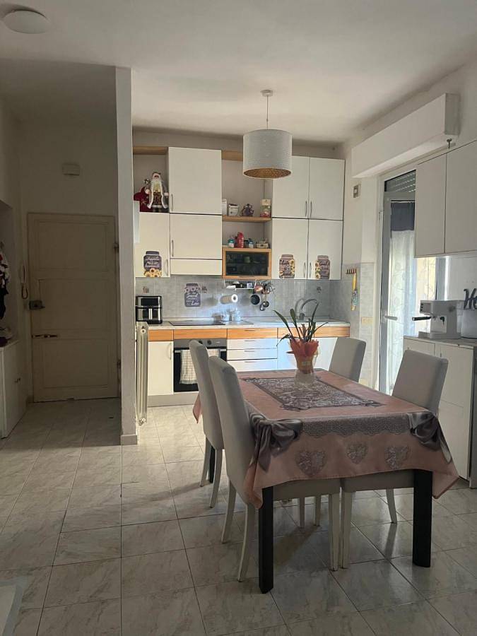 Ferienwohnung für 5 Personen, mit Terrasse und Ausblick in Lari