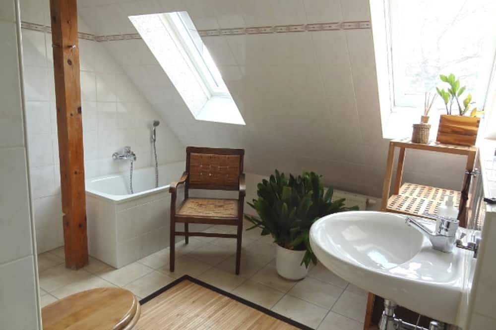 Entire apartment, Vacation apartment Carline - top floor in Dessau, Dessau-Wörlitz Gartenreich